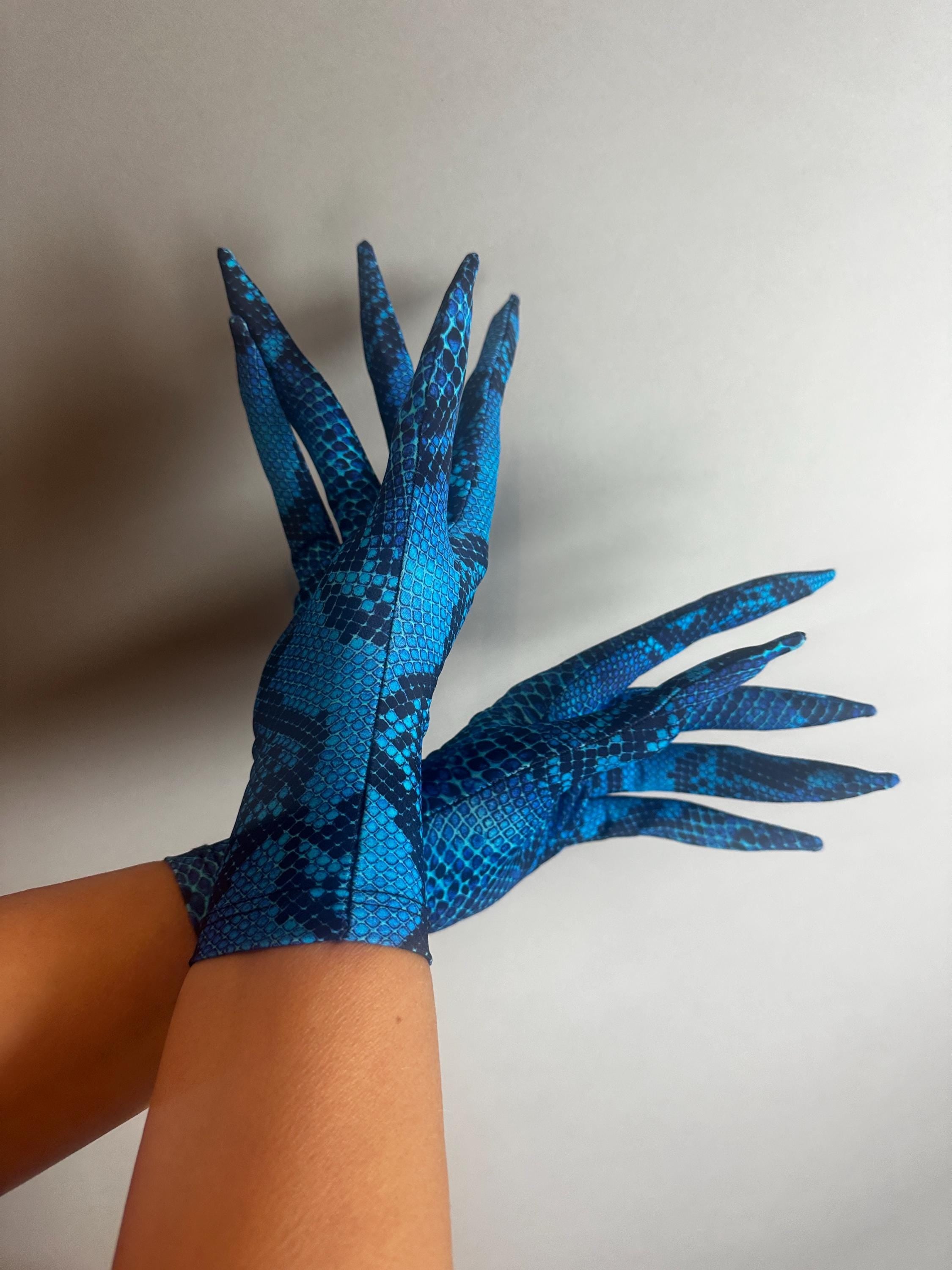 Spooky Snake Print Long Finger Gloves - Creepy Costume Accessory for Cosplay, Halloween, Dragon Themes