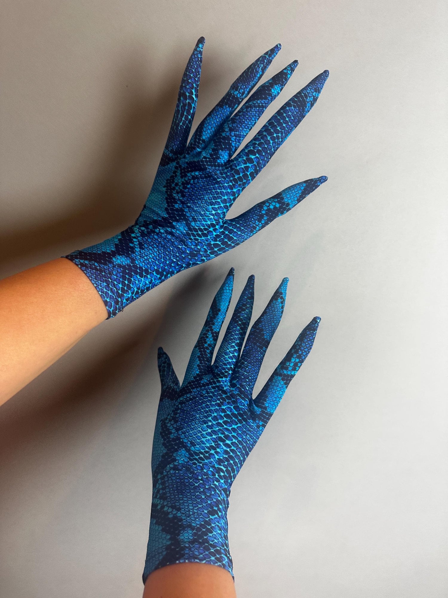 Spooky Snake Print Long Finger Gloves - Creepy Costume Accessory for Cosplay, Halloween, Dragon Themes
