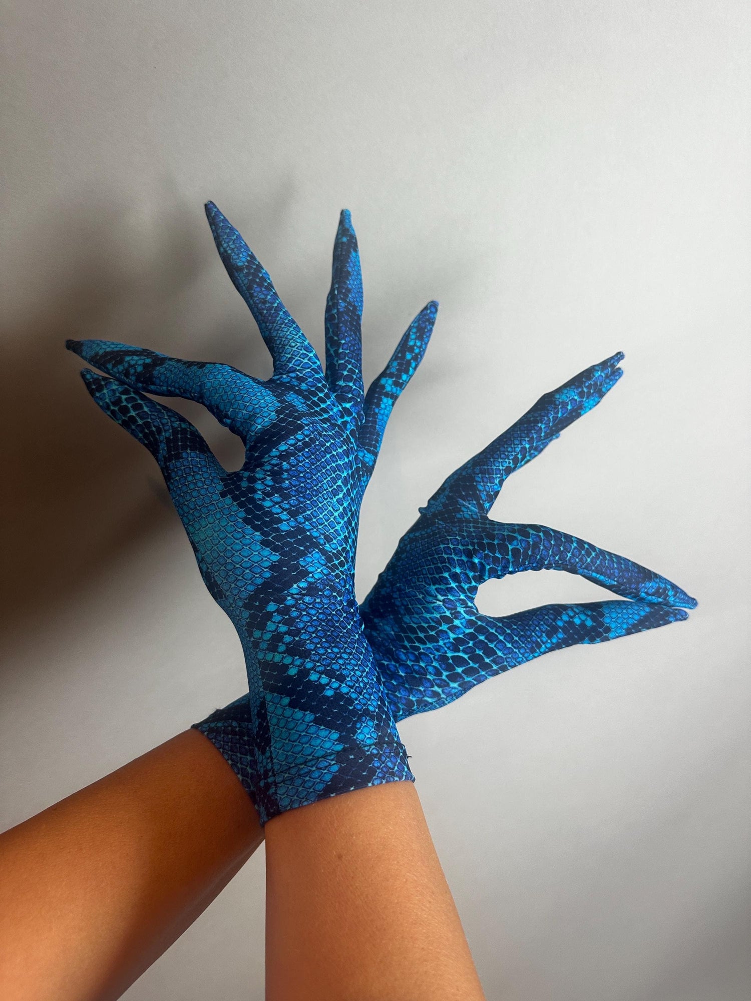 Spooky Snake Print Long Finger Gloves - Creepy Costume Accessory for Cosplay, Halloween, Dragon Themes