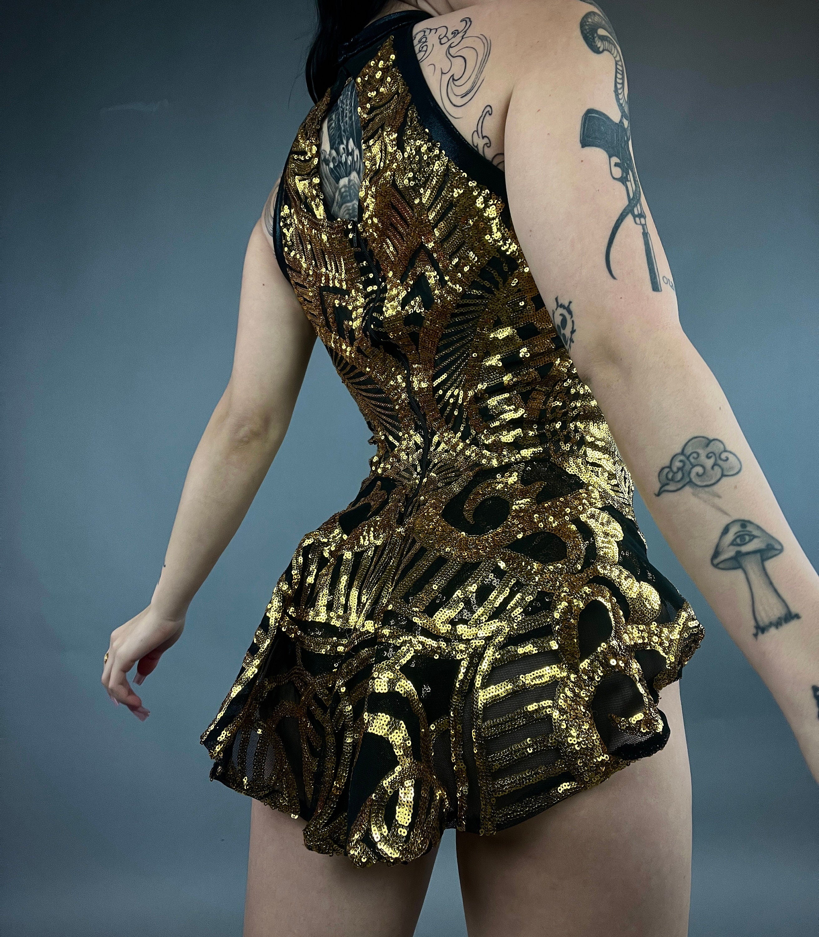 Glamorous Black &amp; Gold Sequin Leotard: Show Girl Costume, Salsa Dancer Bodysuit, Exotic Dance Wear