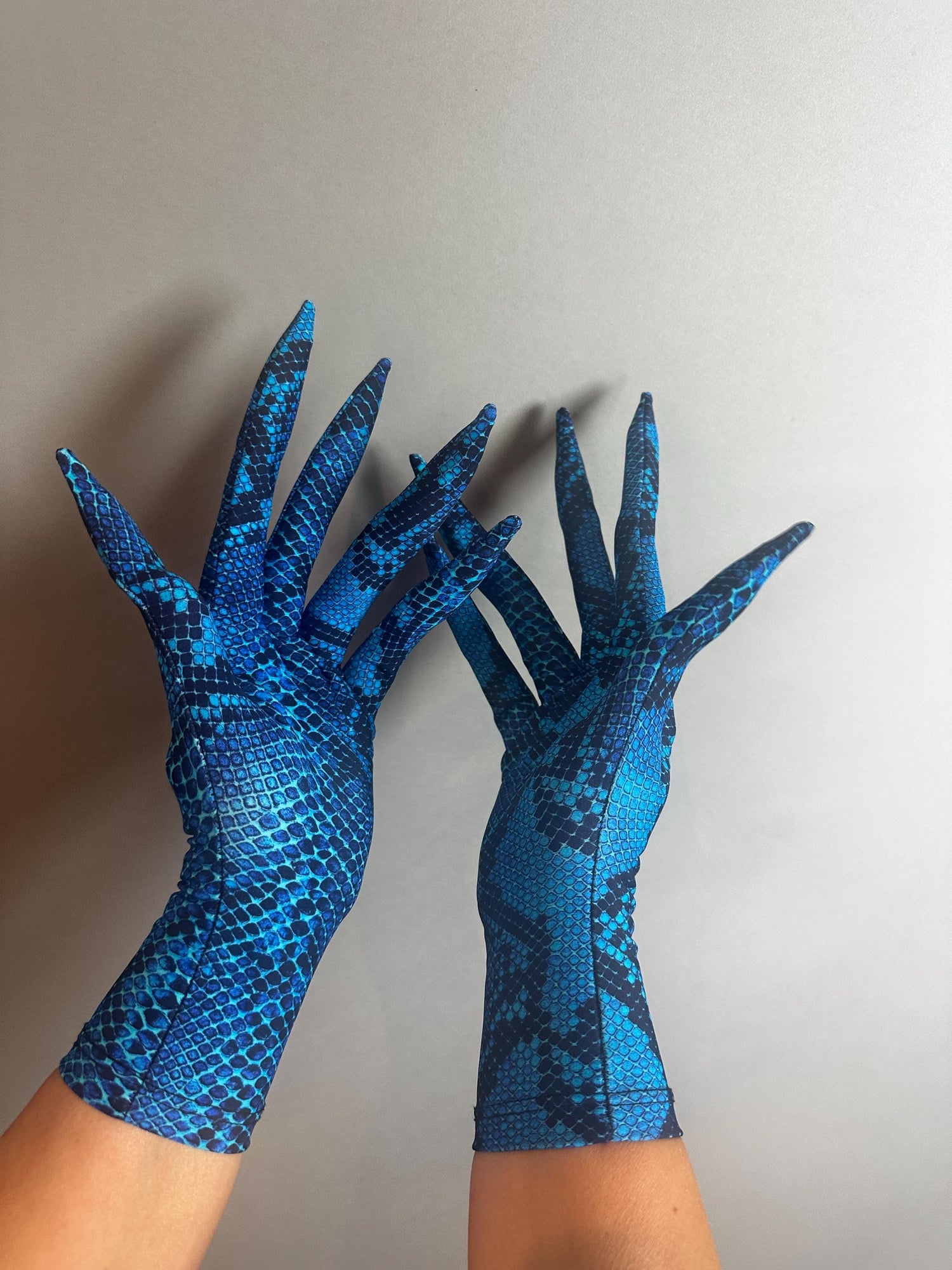 Spooky Snake Print Long Finger Gloves - Creepy Costume Accessory for Cosplay, Halloween, Dragon Themes